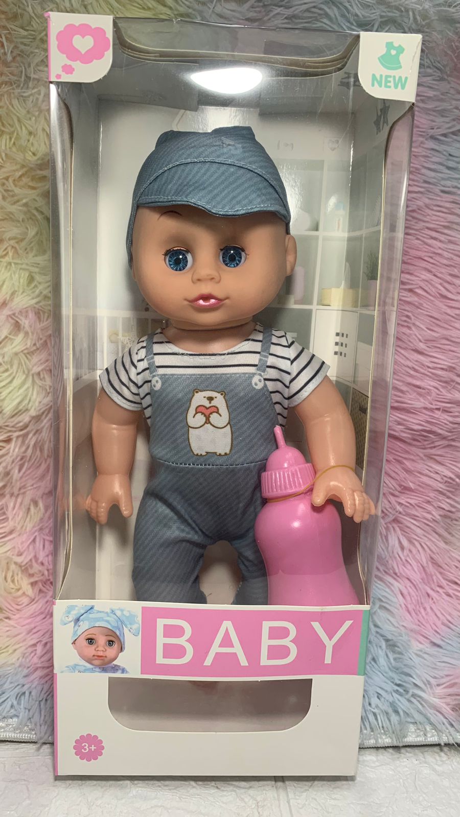 Bebé con gorra infantil